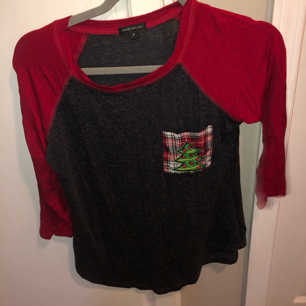 🛍️ Christmas Tree Pocket Raglan Tee 🎄